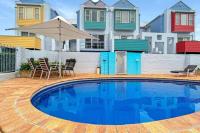 B&B Batemans Bay - 3-Bed with Alfresco Dining & Pool in Batemans Bay - Bed and Breakfast Batemans Bay