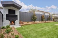 The Queenslander! Complete Entertainer - Huge - Stylish - Games - Full Level Pool Room - Smokehouse - Secure Parking - Yard #NEW! - Ferienwohnung Gold Coast