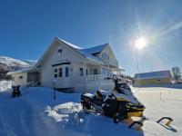 Blabergan Lodge in the Lyngen Alps - B&B Nordlenangen