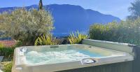 B&B Lenno - Magic Garden with Jacuzzi-Pool and Luxury Lake Como view - Bed and Breakfast Lenno