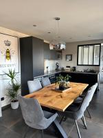 La reine appartement pour deux personnes avec magnifique vue et jacuzzi - Chambres d'hôtes Gérardmer