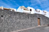 Casa Appia -300M From the Beach with Heated Pool By Lanzarote Vacation Homes - Chambres d'hôtes Puerto del Carmen