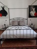 MI12 - B&B