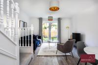 Woking 2 Bedroom House Parking Garden - B&B Brookwood