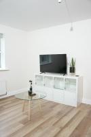 B&B Derby - Stylish Pride Park DERBY Apartment - Free Netflix, WIFI, Parking - Bed and Breakfast Derby