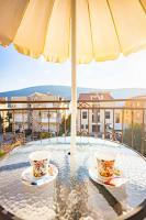 Sunny Portside Apartment - Bed and Breakfast