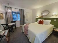 B&B Port Angeles - Emerald Valley Inn - #4 Deer Lake Room - Single Queen - Private Bathroom - Bed and Breakfast Port Angeles