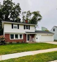 Curly's Quarters (4 Bedroom Home) w/ Lambeau view - B&B