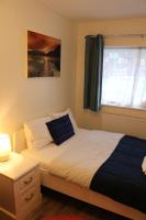 EnSuite Master Bedroom, private bathroom, inside family home, walking distance to Harry Potter - B&B Leavesden Green