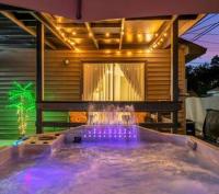 Family Fun & Backyard Oasis Hot Tub Games & BBQ - B&B St. Petersburg