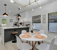 Family Fun & Backyard Oasis Hot Tub Games & BBQ - Ferienwohnung Saint Petersburg