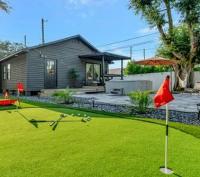 Family Fun & Backyard Oasis Hot Tub Games & BBQ - B&B St. Petersburg