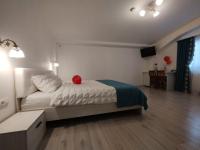 Kamer met Kingsize Bed en Uitzicht op Meer