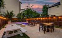 Elegant 3BR 3,5BA Holiday Home with Private Pool - B&B Houston