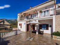 Holiday home in Jasenice 33303 - Chambres d’hôtes