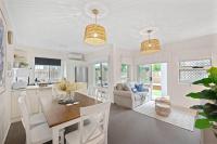 Contemporary Comfy ~ 2Bed/2Bath/1Car ~ Hawthorne - B&B