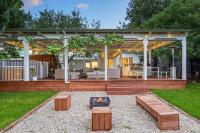 B&B Yarra Glen - Oliver's Cottage Yarra Valley with Spa and Sauna - Bed and Breakfast Yarra Glen