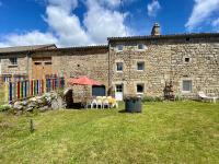 Gîte 10 pers avec 4 chambres et 3 salles d'eau, animaux admis - FR-1-582-94 - Ferienwohnung La Besseyre-Saint-Mary