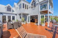 B&B Hobart - Casa Con Vista Luxury Waterfront Home, Sleeps 10 - Bed and Breakfast Hobart