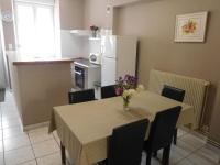 Charmant Gîte au Cœur de Châteauvillain avec Terrasse et Balades en Forêt - FR-1-611-10 - Ferienwohnung