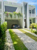 OESIS - Stylish Villa Steps from Historic Galle Fort - B&B Galle