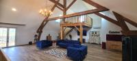 Modern, spacious 2 bed riverfront apartment with pool for 4-6 people - B&B