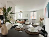 Luxury 2 Bedroom City Centre Apartment - Secure Parking - Amazing location! - B&B
