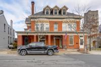 Historic Tiffin Home about Half Mi to University!