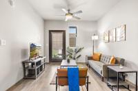 Westgate CozySuites by stadium w pool 3 - B&B