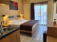 Monolocale con Vista Mare Parziale (2 Adulti)
