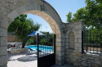 Silver Gem Villa with private pool - B&B Gerani