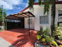2-bedroom home with Parking & Hot & Cold Shower - B&B
