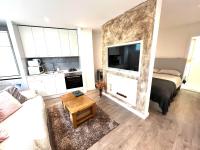 Modern Studio Apartment with Free Wifi - B&B