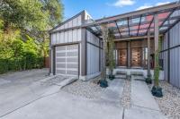 Chic & Homey 3-BR Close to Downtown Heart of 704 - B&B