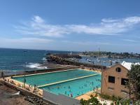 2 bedroom small unit 1 minute walk to shopping centre NO PARKING SLOT NO LIFT - Chambres d'hôtes Wollongong