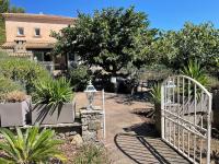 Grande villa avec magnifique piscine et vue à couper le souffle à 20 minutes de Hyères ! - Chambres d'hôtes Belgentier