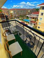 Cozy Condo with Swimming Pool, WIFI & Netflix good for 4PAX - B&B