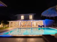 Villa Dekat Pantai Batu Belig - B&B