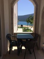 Apartment with Garden View