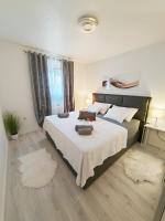 Apartment Toni - Private Parking, Steps to the Beach - B&B Zara