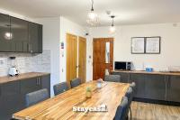 B&B Manchester - Stylish 10 Bedrm House, Fast Wifi, Free Parking - Bed and Breakfast Manchester