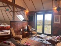 B&B Kent - Unique luxury self-contained oast apartment - Bed and Breakfast Kent