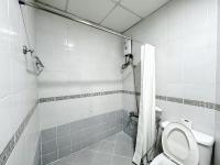 Deluxe One-Bedroom Apartment