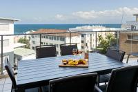 Coastal Bliss - 3BR Unit Overlooking Kings Beach - B&B Caloundra