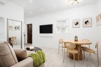 Newly refurbished Modern 2-Bed Apartment in Heart of Torremolinos - Bed and Breakfast Torremolinos