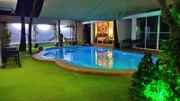 Coconut Palms - B&B Kantharawichai