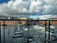 Coastline APT Nearby the Beach - Chambres d'hôtes Swansea