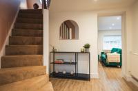 Feature Stone, Stunning Apartment, 2 x King Beds and Single, Sleeps 5 - B&B Castle Cary