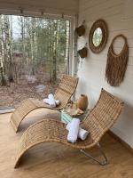 Domek w drzewach w Siedlisku Polanka - B&B Dobre