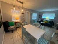 B&B Clearwater - 5 Mins from Clearwater Beach with Free Wi-Fi & TV - Bed and Breakfast Clearwater